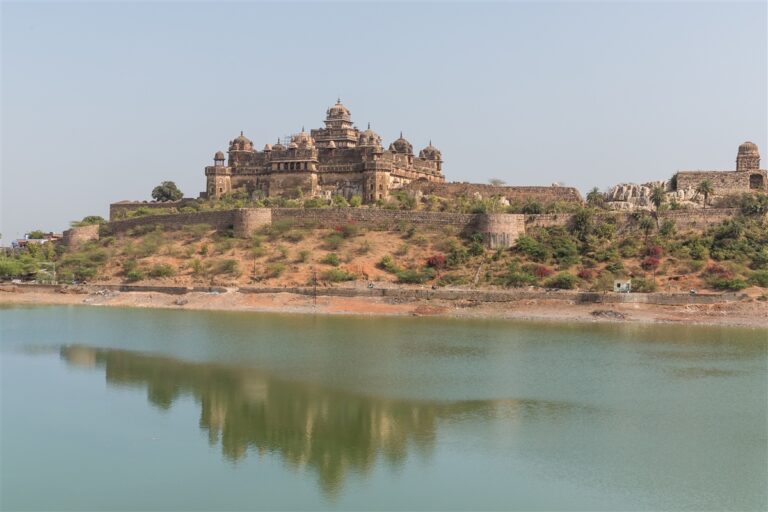 Satkhanda Palace